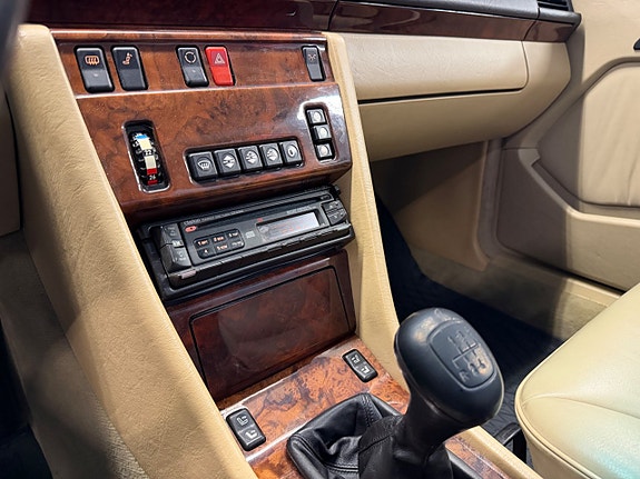 Mercedes-Benz 300 CE 25 of 30