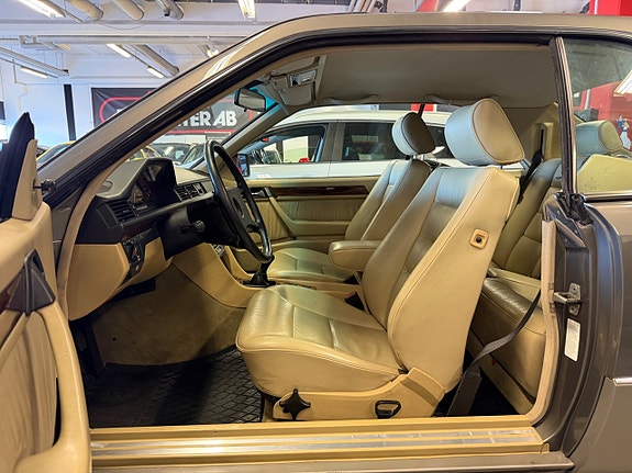 Mercedes-Benz 300 CE 21 of 30