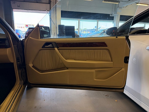Mercedes-Benz 300 CE 29 of 30