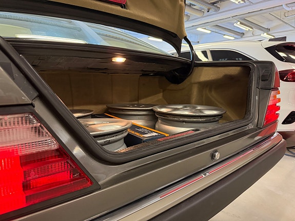 Mercedes-Benz 300 CE 14 of 30