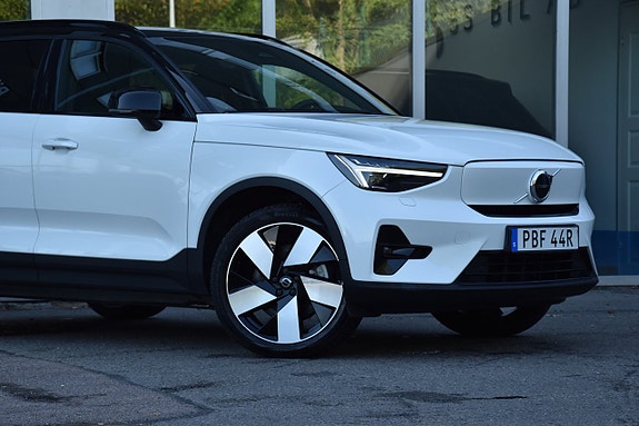 Volvo XC40 4 of 25