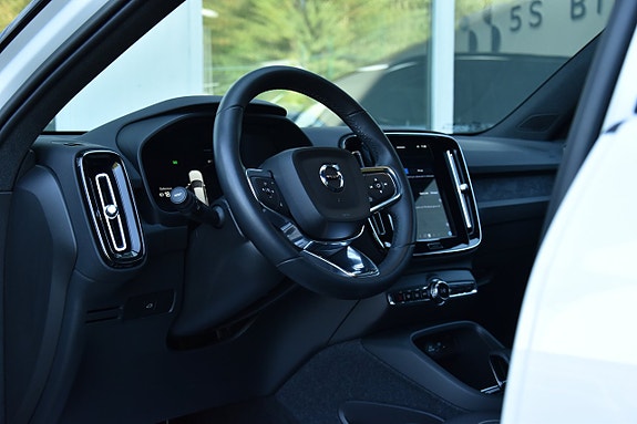 Volvo XC40 10 of 25