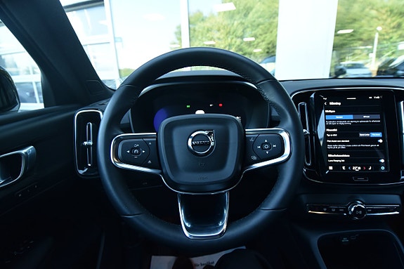 Volvo XC40 14 of 25