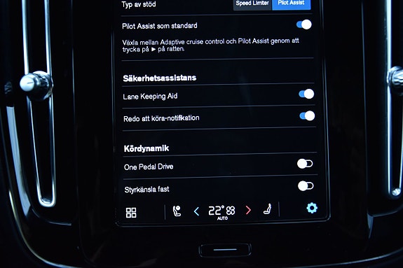 Volvo XC40 18 of 25