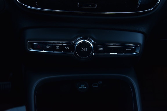 Volvo XC40 16 of 25