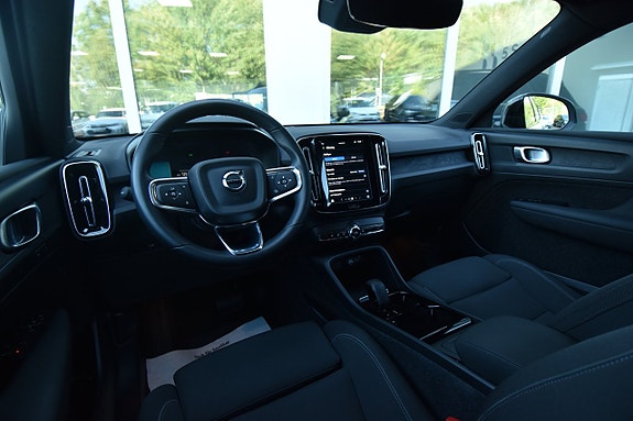 Volvo XC40 13 of 25