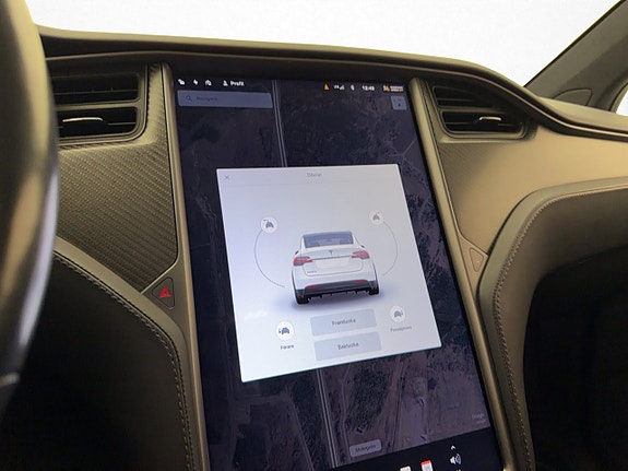 Tesla Model X 28 of 30