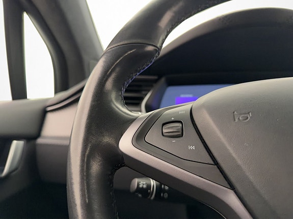 Tesla Model X 17 of 30