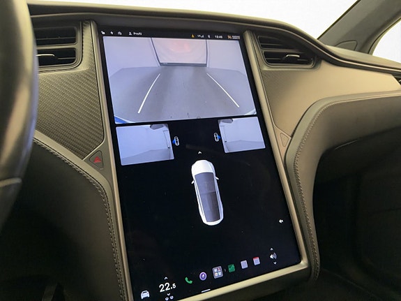 Tesla Model X 21 of 30
