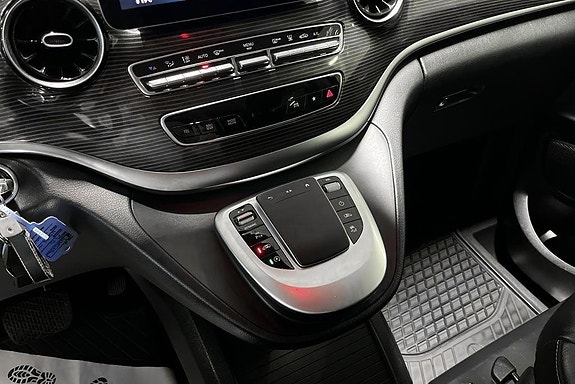 Mercedes-Benz V300 d 12 of 14