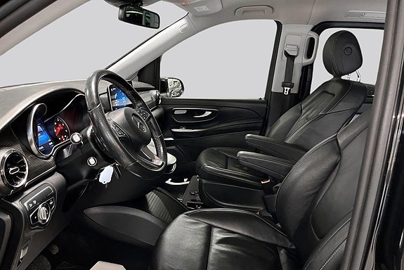 Mercedes-Benz V300 d 8 of 14