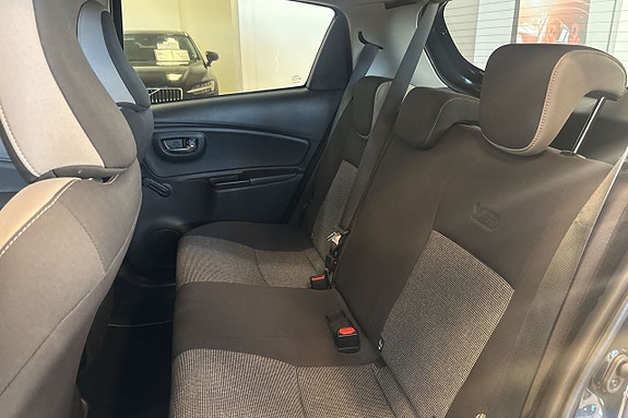 Toyota Yaris 11 of 24