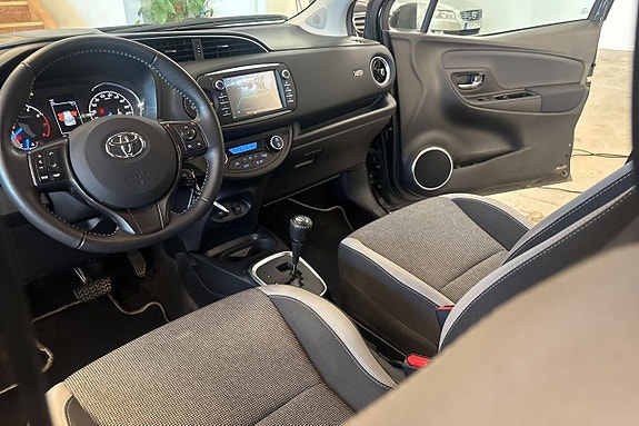 Toyota Yaris 22 of 24