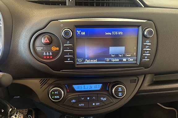 Toyota Yaris 18 of 24