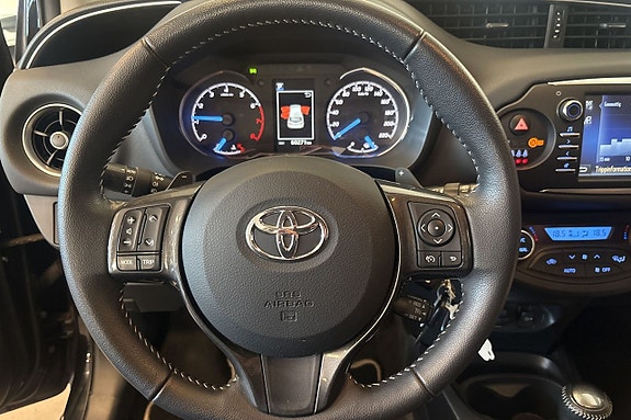 Toyota Yaris 13 of 24