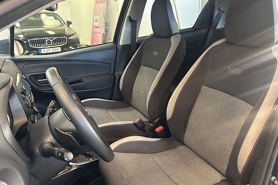Toyota Yaris 10 of 24