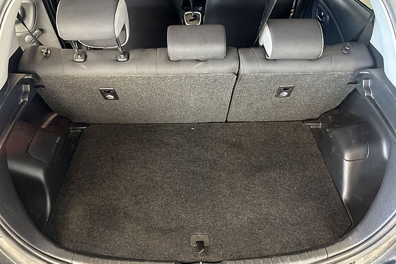 Toyota Yaris 12 of 24