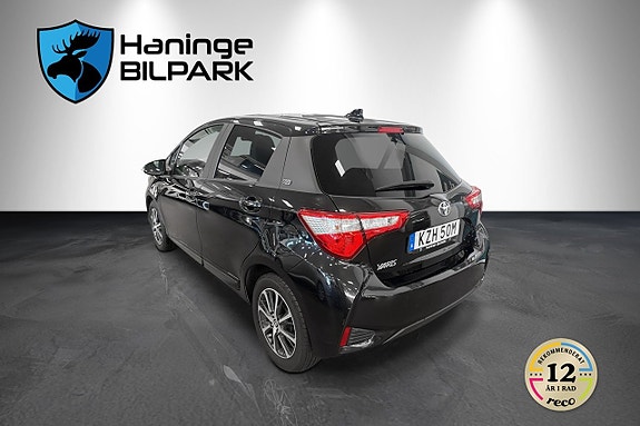 Toyota Yaris 8 of 24