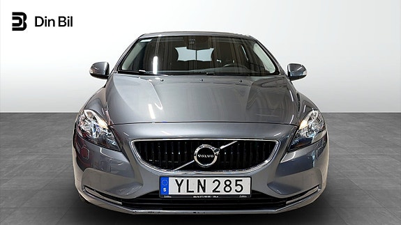 Volvo V40 4 of 17
