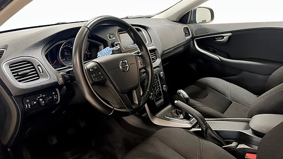 Volvo V40 7 of 17