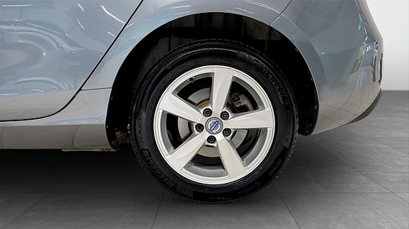 Volvo V40 6 of 17