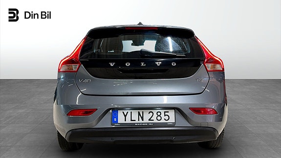 Volvo V40 5 of 17