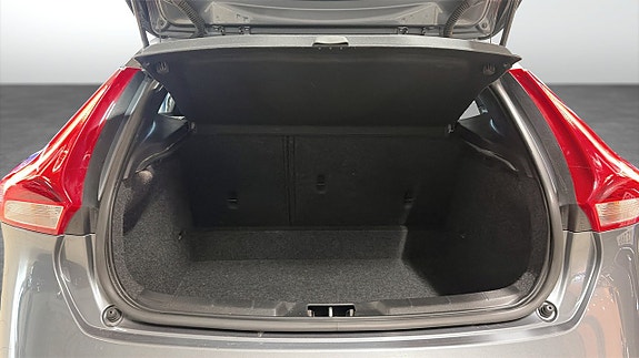Volvo V40 12 of 17