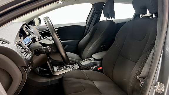 Volvo V40 8 of 17