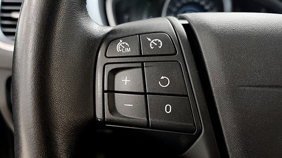 Volvo V40 13 of 17