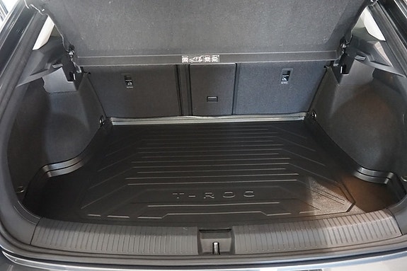 Volkswagen T-Roc 12 of 12