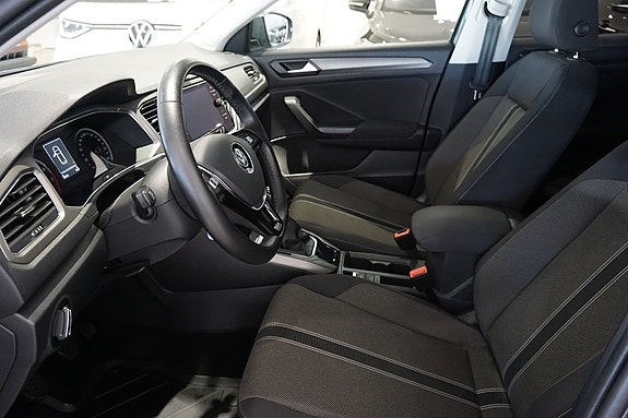 Volkswagen T-Roc 9 of 12