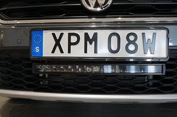 Volkswagen T-Roc 8 of 12