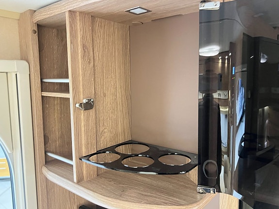 Kabe CLASSIC 470 XL KS (ALDE+Markis+Vintertält+1 350kg) 18 of 21