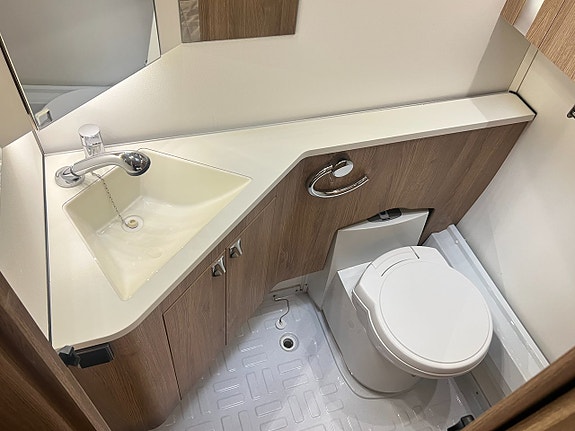 Kabe CLASSIC 470 XL KS (ALDE+Markis+Vintertält+1 350kg) 17 of 21