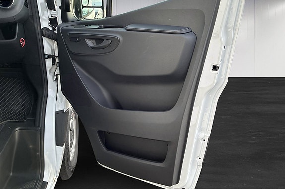 Mercedes-Benz eSprinter 314 13 of 18