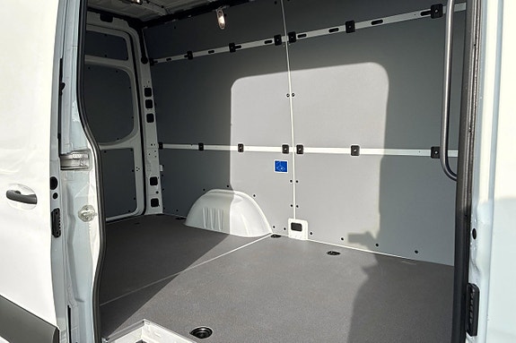 Mercedes-Benz eSprinter 314 16 of 18
