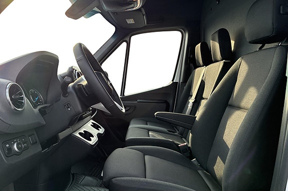 Mercedes-Benz eSprinter 314 12 of 18
