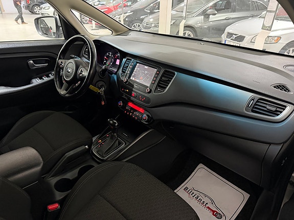 Kia Carens 7 of 12
