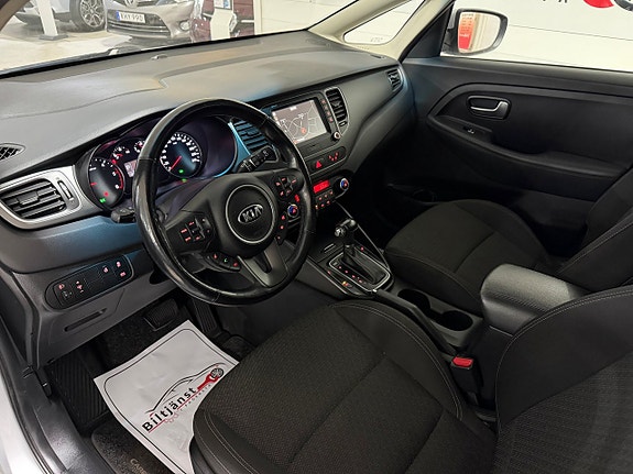 Kia Carens 6 of 12