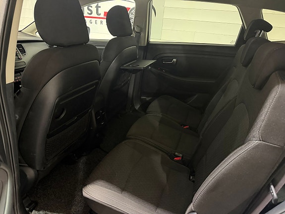 Kia Carens 9 of 12