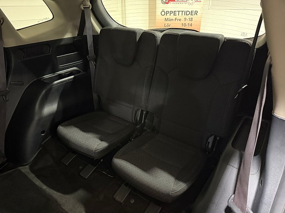 Kia Carens 10 of 12