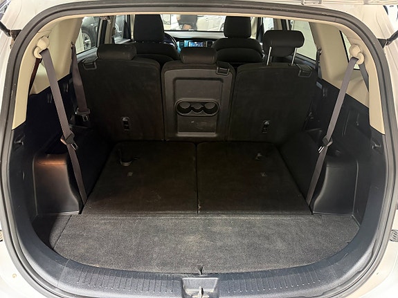 Kia Carens 11 of 12