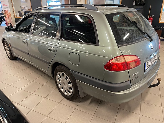 Toyota Avensis 5 of 5