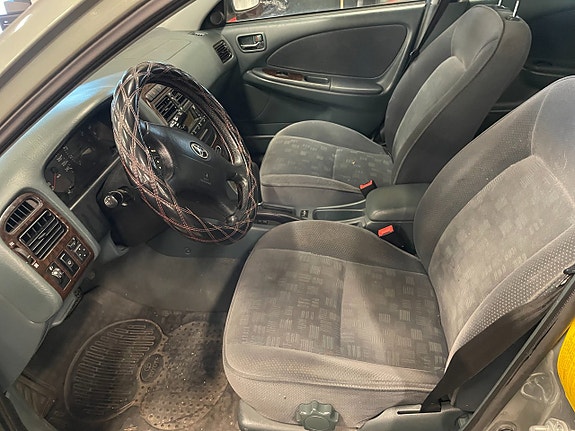 Toyota Avensis 2 of 5