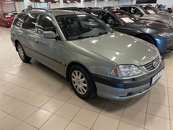 Toyota Avensis 3 of 5