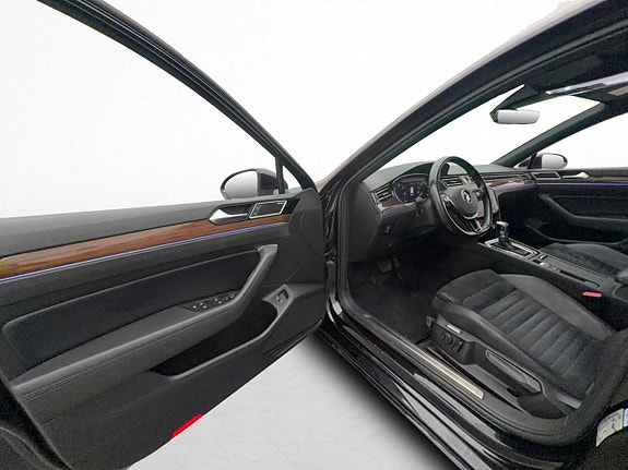 Volkswagen Passat 10 of 19