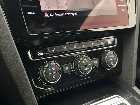 Volkswagen Passat 13 of 19