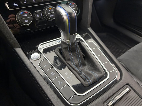 Volkswagen Passat 14 of 19