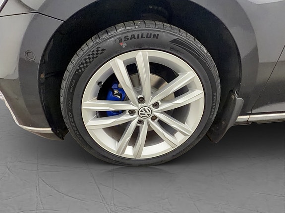 Volkswagen Passat 18 of 19