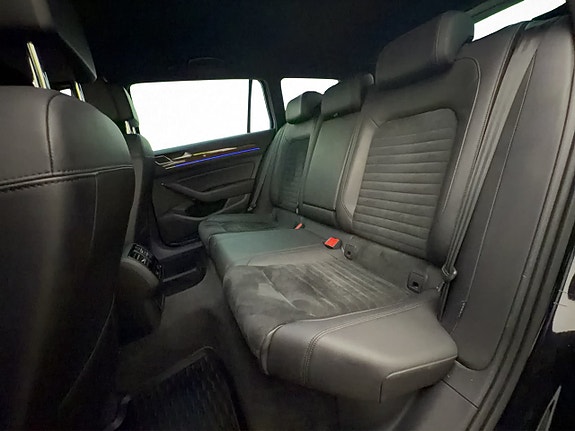 Volkswagen Passat 15 of 19